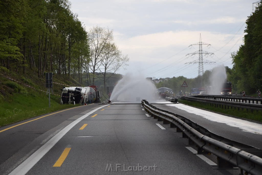 VU Gefahrgut LKW umgestuerzt A 4 Rich Koeln Hoehe AS Gummersbach P026.JPG - Miklos Laubert